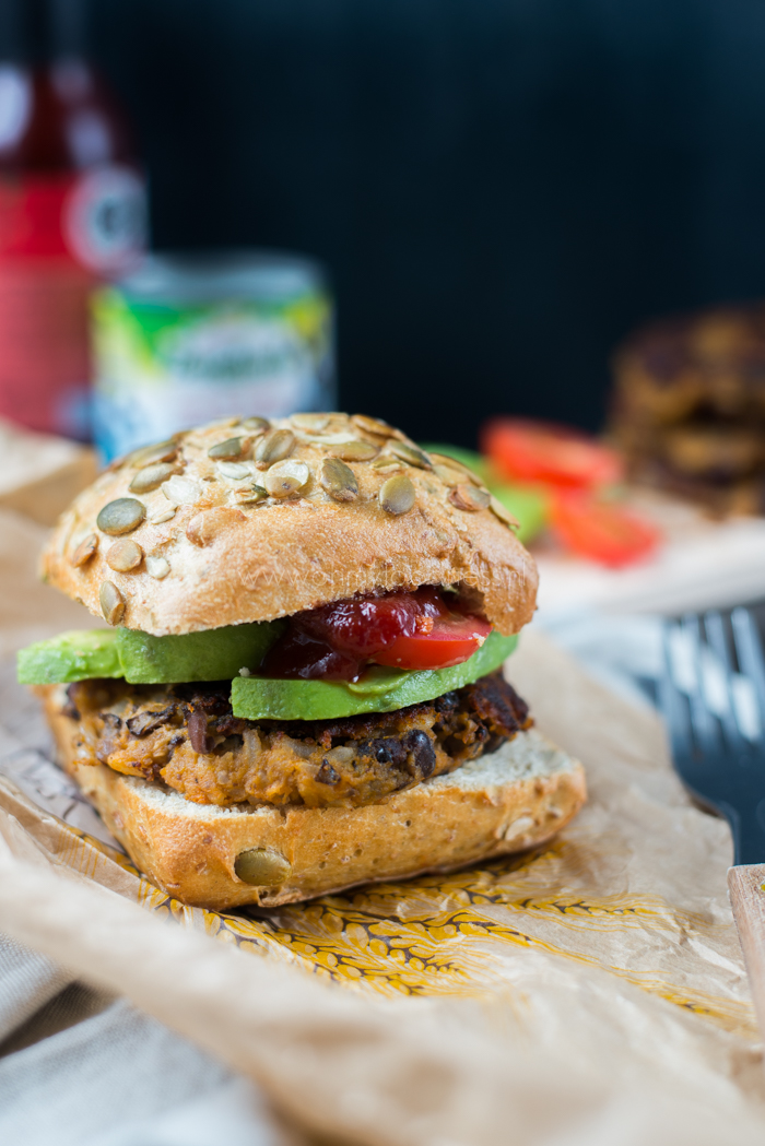 Vegan burger met zwarte bonen