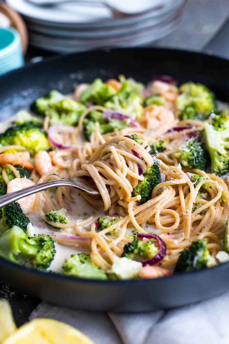 Citroenspaghetti met knoflookgarnalen en broccoli