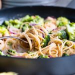 Citroenspaghetti met knoflookgarnalen en broccoli