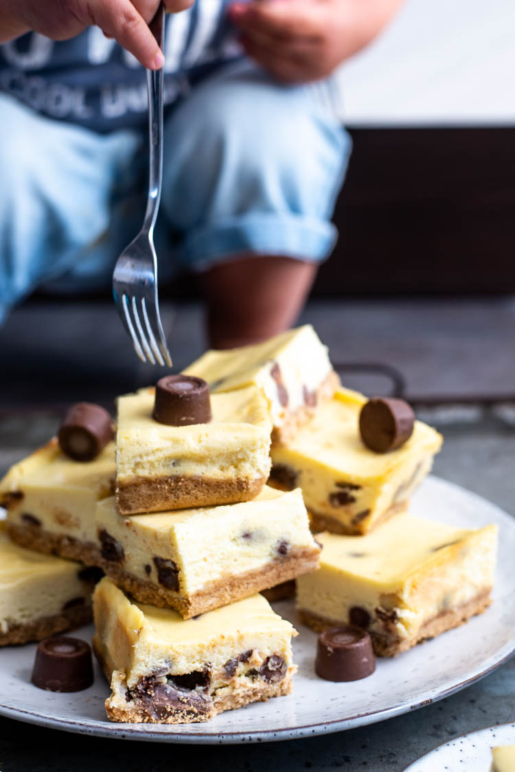 Chocolate-chip & Rolo Cheesecakebars