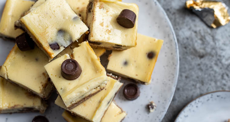 Chocolate-chip & Rolo Cheesecakebars