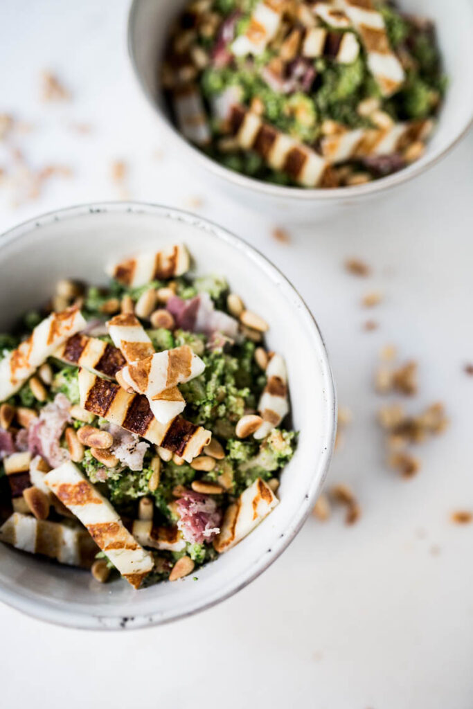 Broccolicouscous met pancetta en gegrilde halloumi OhMyFoodness