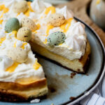 Advocaat-cheesecake met paaseitjes