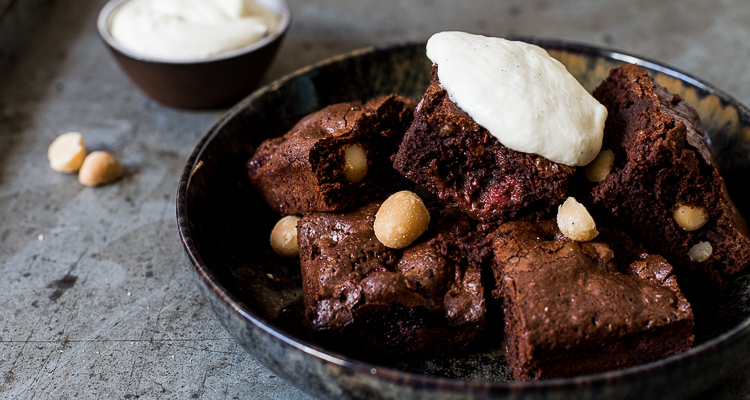 Brownies met framboos, macadamia en mascarpone