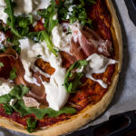 Focacciapizza met burrata en parmaham