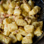 Zelfgemaakte gnocchi met saffraan en bacon