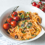 Pasta puttanesca met geroosterde cherrytomaatjes