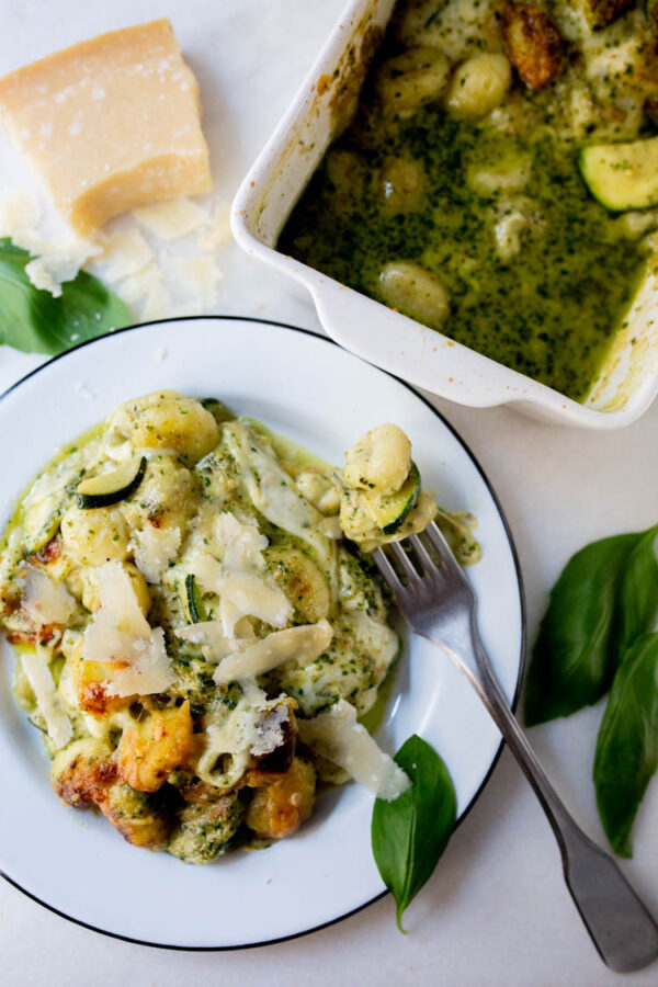 Ovenschotel met Gnocchi, Pesto en Mozzarella OhMyFoodness