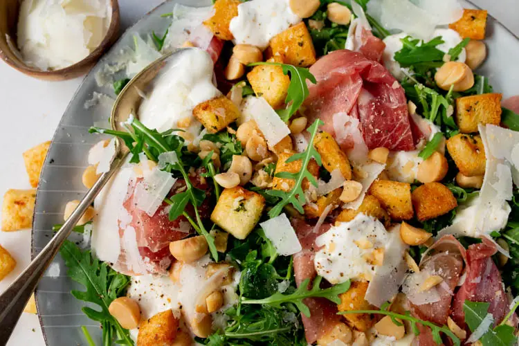 Zomerse Salade met Parmaham, Citroenricotta en Macadamia's 3 SaladeParmaMacadamia FI