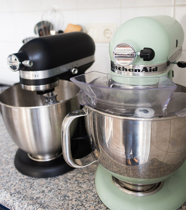 Keukenrobot review SMEG vs KitchenAid Artisan OhMyFoodness