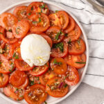 Gemarineerde tomatensalade met buffelmozzarella