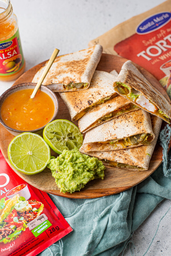 Quesadilla's met gamba's en mango-papaja salsa