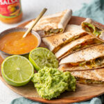 Quesadilla's met gamba's en mango-papaja salsa