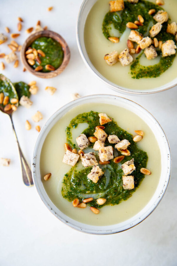 Knoflook Aardappelsoep met Pesto en Croutons ST