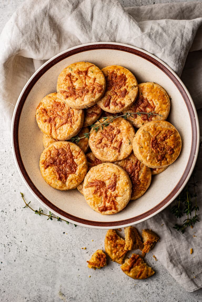Kaaskoekjes met manchego en tijm