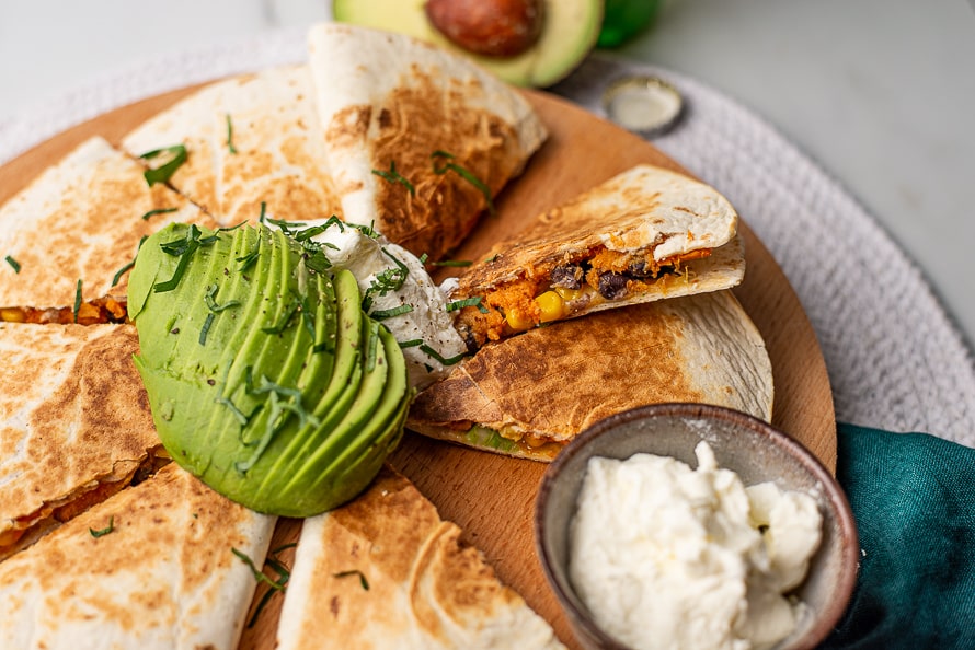 Zoete aardappelquesadilla's met zwarte bonen