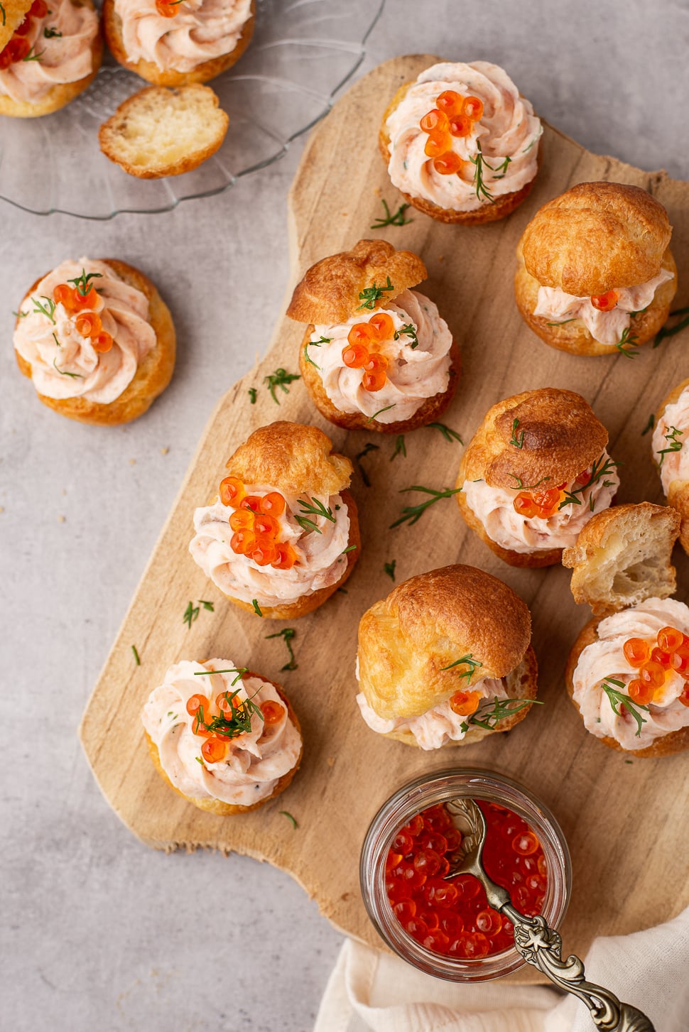 Soesjes met gerookte zalmmousse