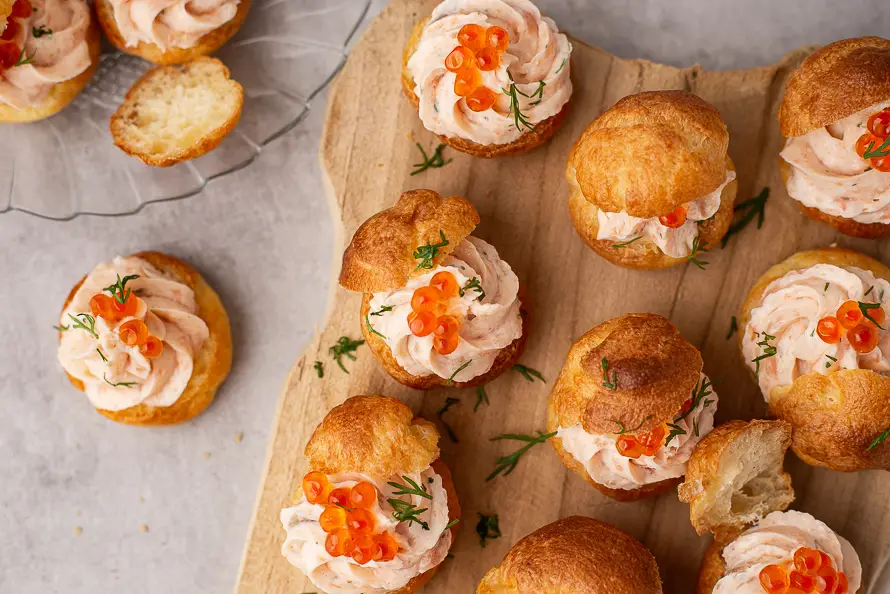 Cook the books: Soesjes met gerookte zalmmousse uit 'Zoveel om te vieren' 5 Soesjes met gerookte zalmmousse