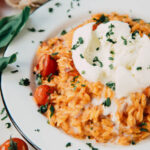 Caprese Orzo met buffelmozzarella en basilicum