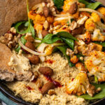 Hummus bowl met geroosterde bloemkool