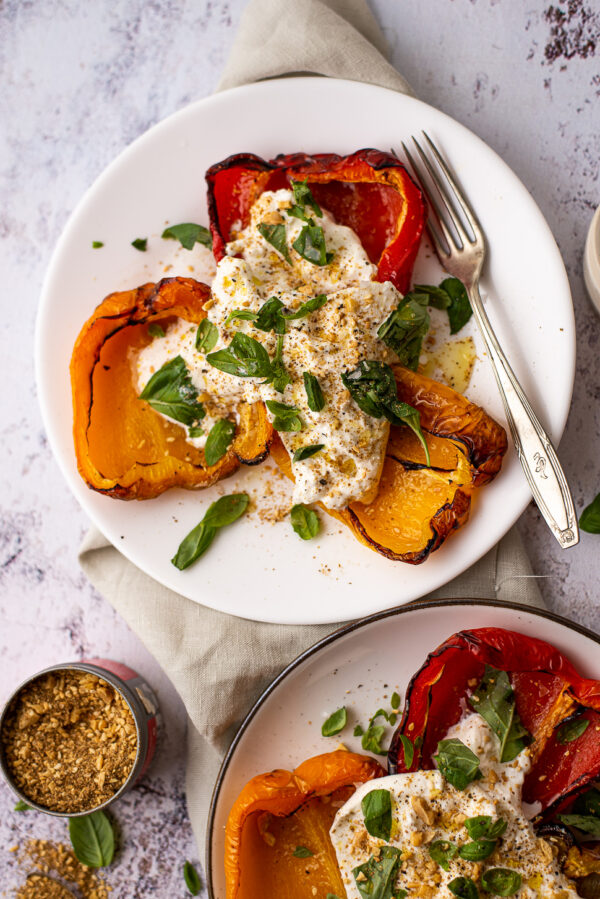 Gegrilde paprika's met burrata en dukkah