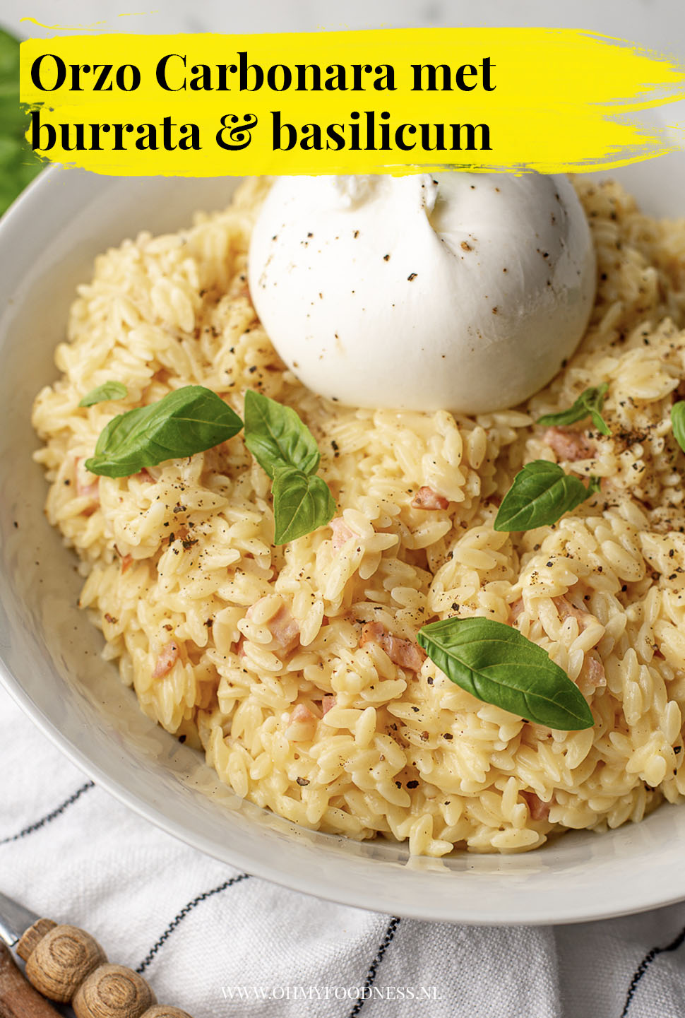 Orzo carbonara met burrata en basilicum