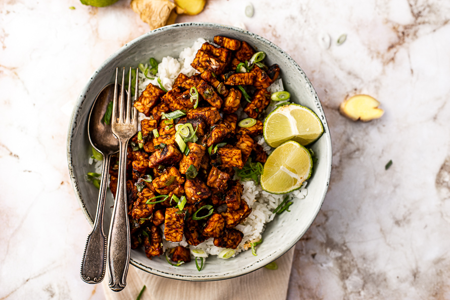 plakkerige tempeh met kokosrijst