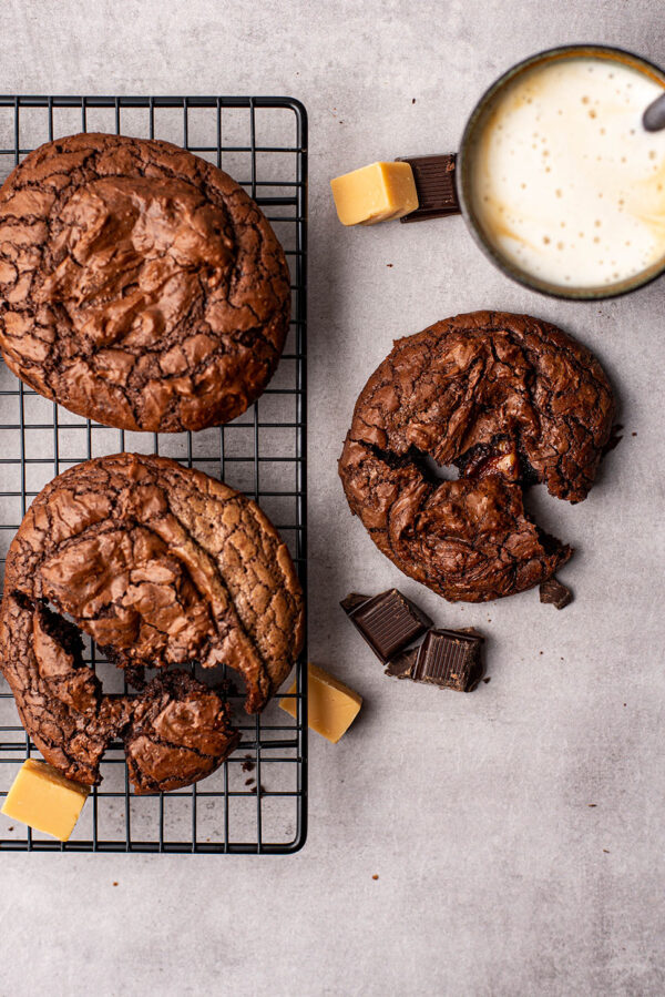 Browniekoekjes met gezouten karamel