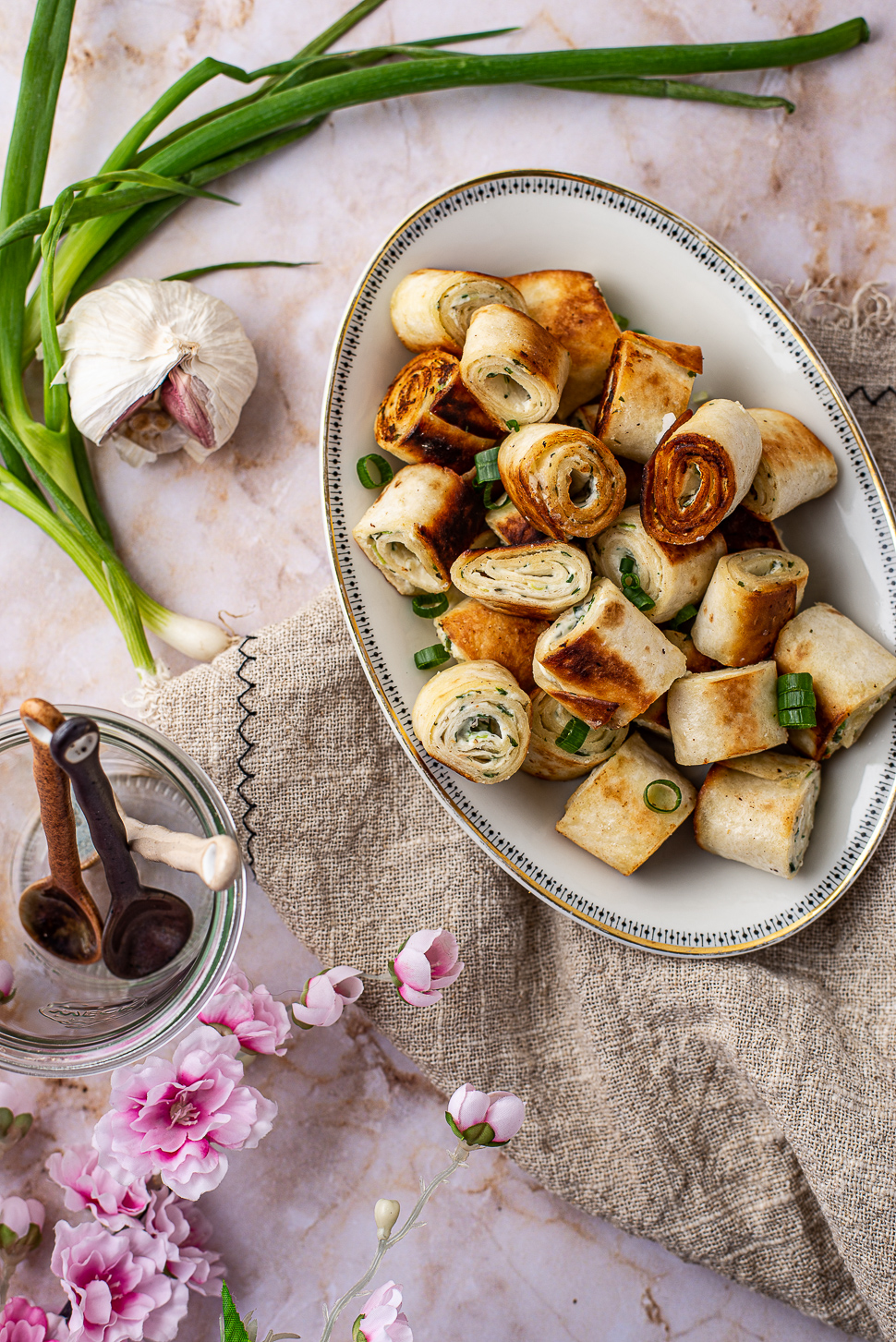 Knapperige tortillabites met kruidenkaas