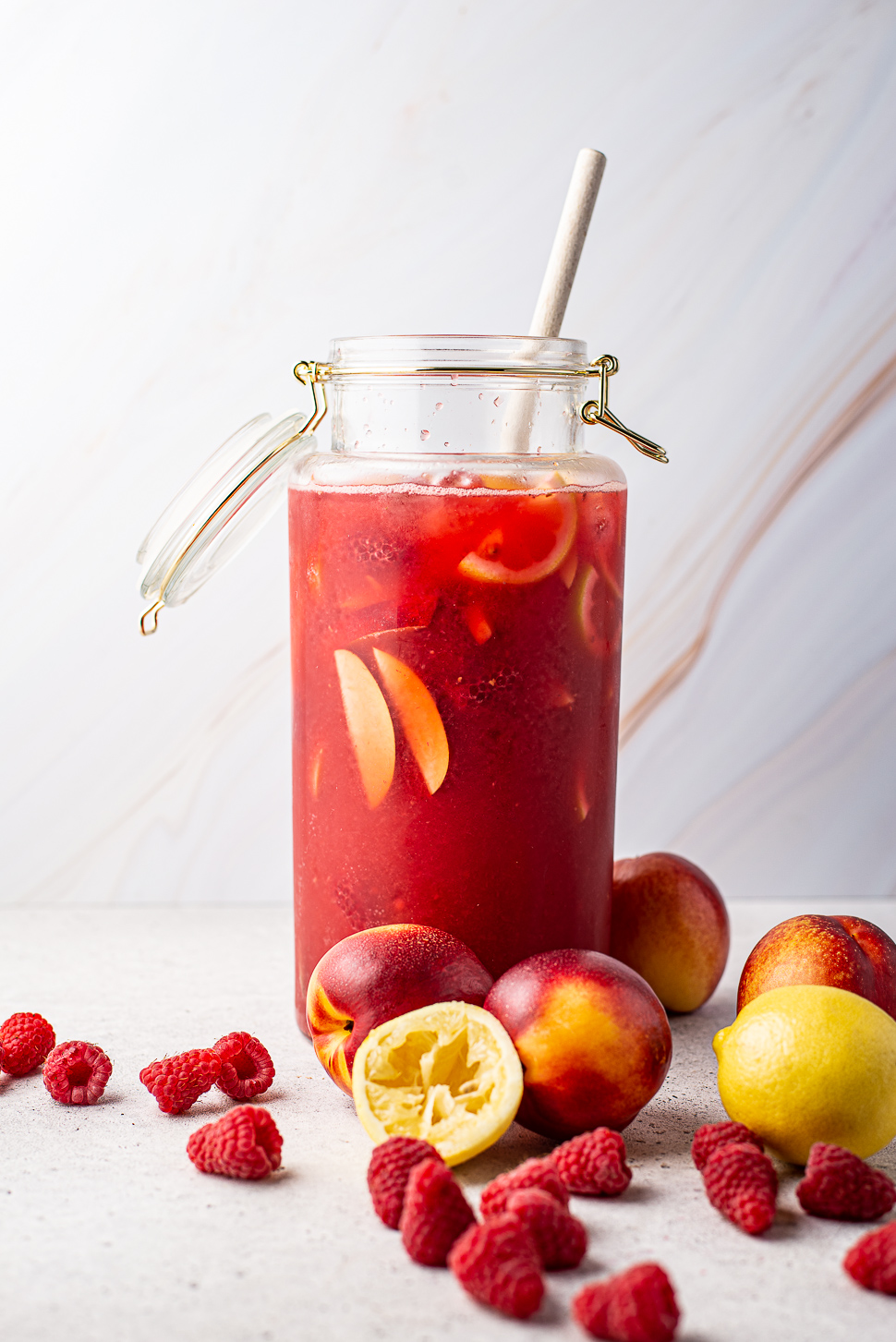 Alcoholvrije Sangria met nectarine & framboos