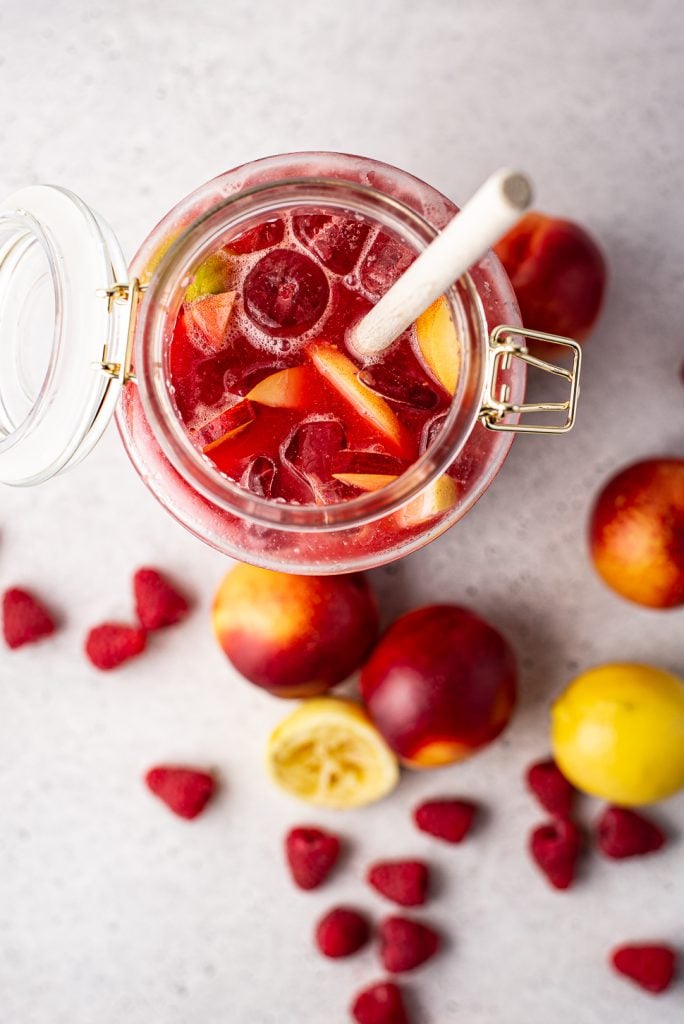 Alcoholvrije Sangria met nectarine & framboos