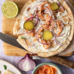 Flatbreadpizza met limoenricotta en gerookte zalm