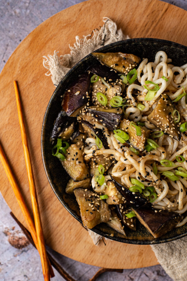 gewokte aubergine met miso