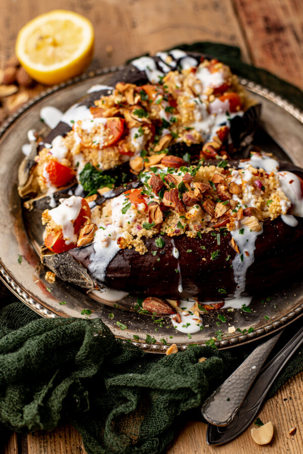 Met couscous gevulde aubergine