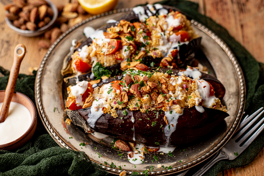 Met couscous gevulde aubergine