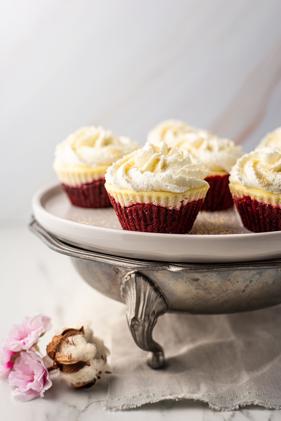 Red Velvet cheesecakecupcakes