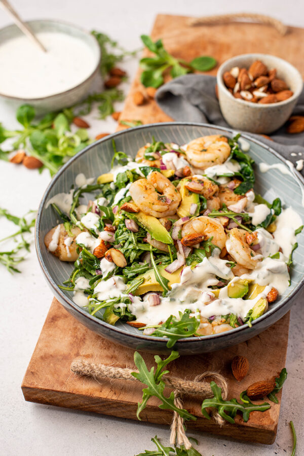 Garnalen-avocadosalade met bieslookdressing