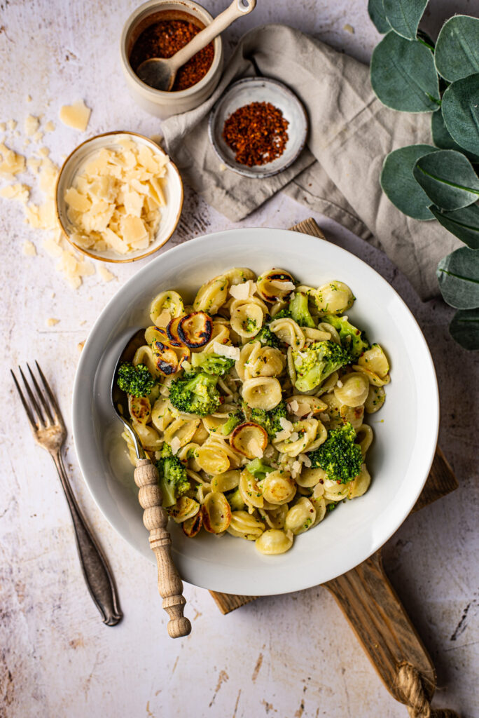 Crispy pasta met broccoli van Laura Vitale OhMyFoodness
