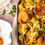 Mac & Cheese met krokante cajungarnalen