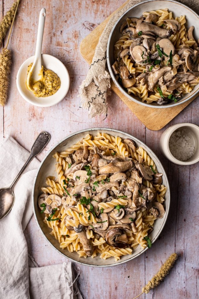 vegetarische paddenstoelen stroganoff