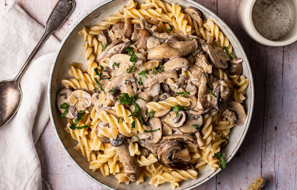 vegetarische paddenstoelen stroganoff