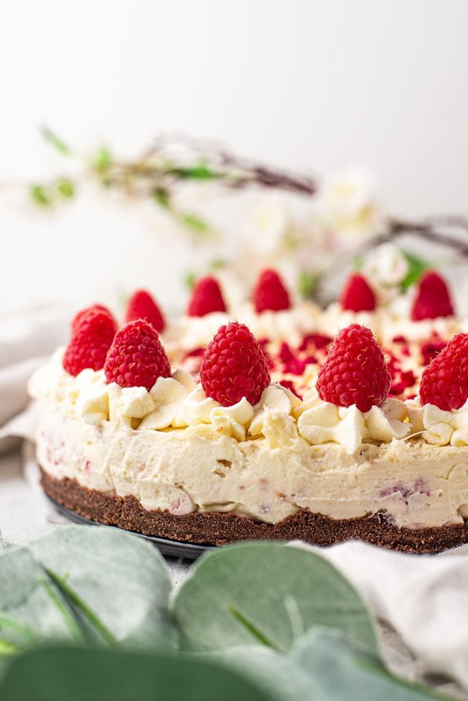 No bake witte chocoladecheesecake met frambozen