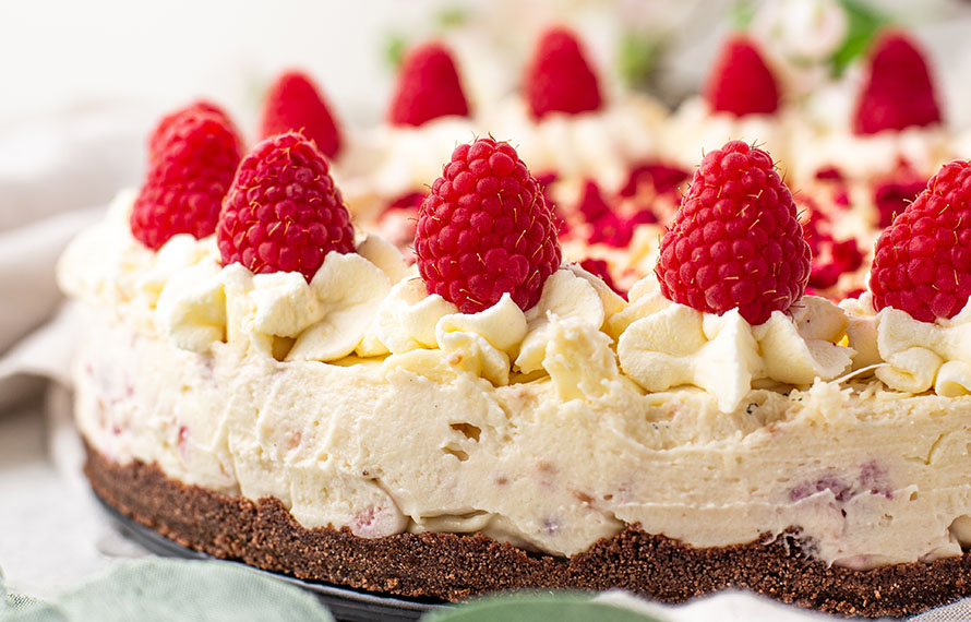 No bake witte chocoladecheesecake met frambozen