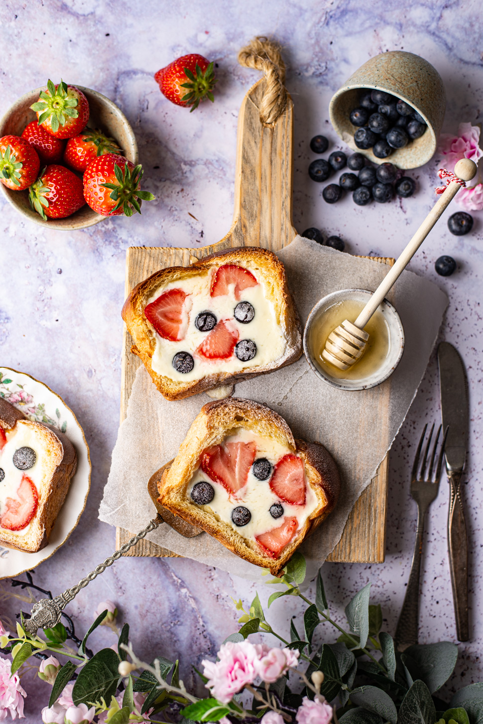 Custardtoast met rood fruit