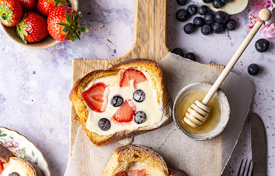 Custardtoast met rood fruit