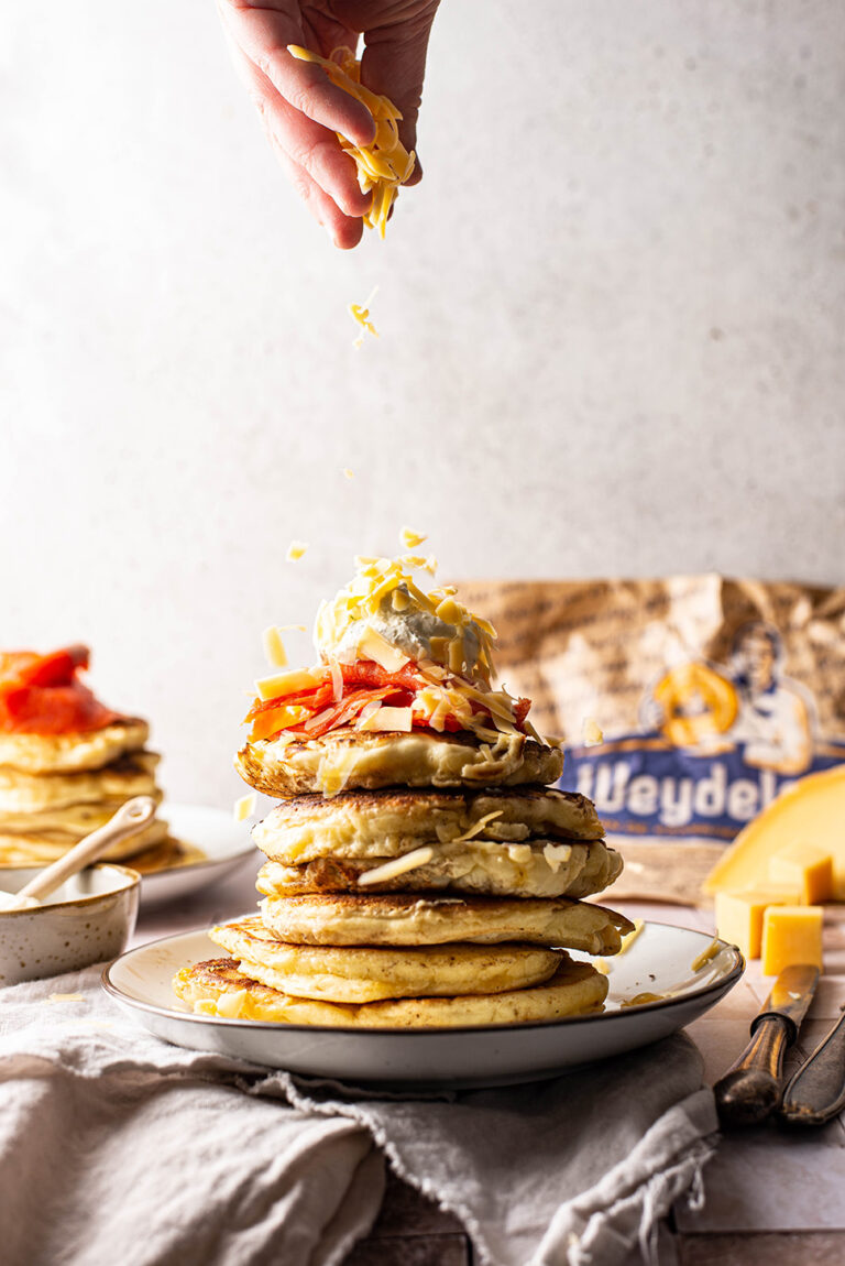 Kaaspannenkoekjes met gerookte zalm