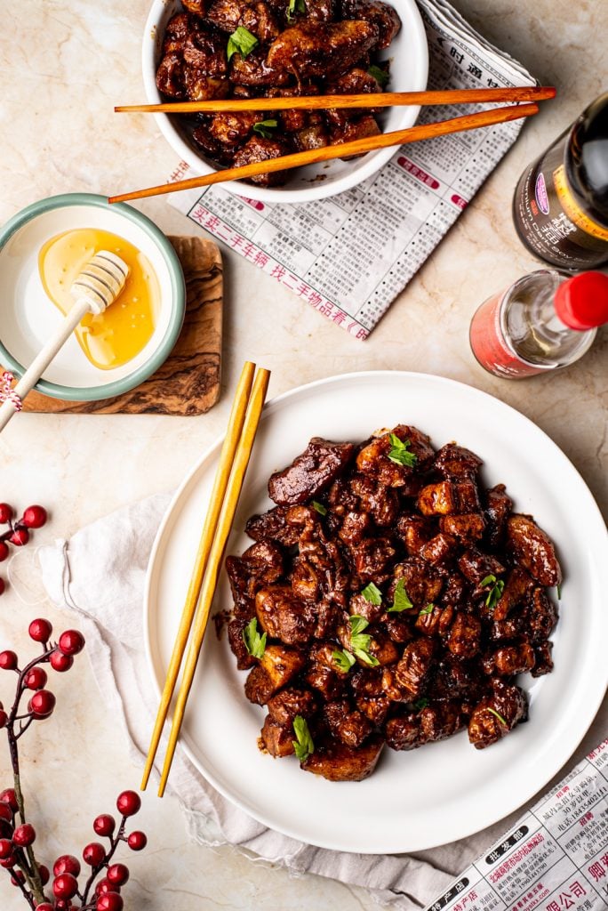 Plakkerig buikspek uit de slowcooker