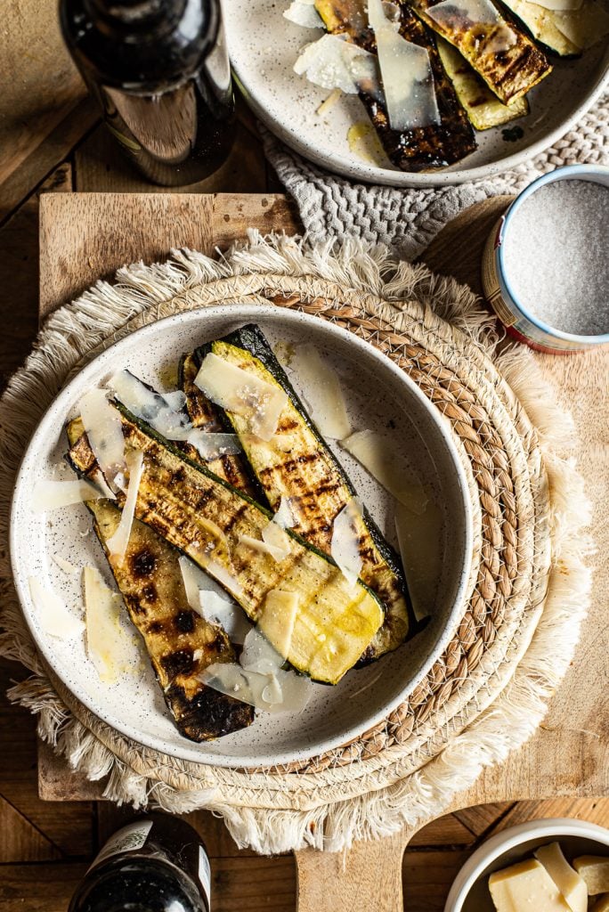 gegrilde courgette met parmezaan