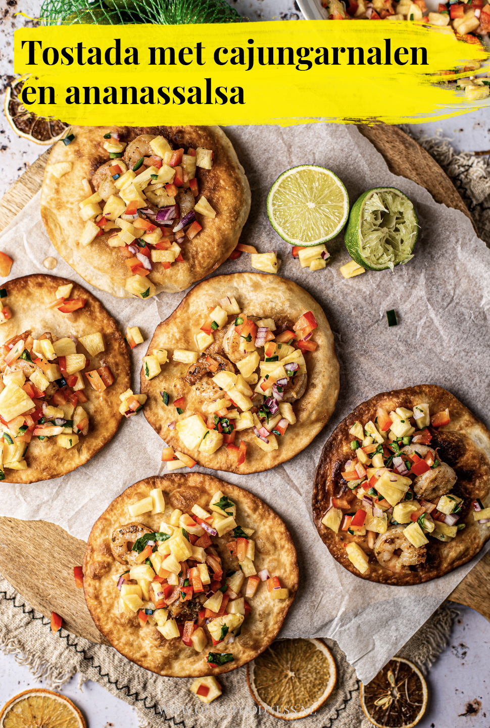 Tostada met cajungarnalen en ananassalsa