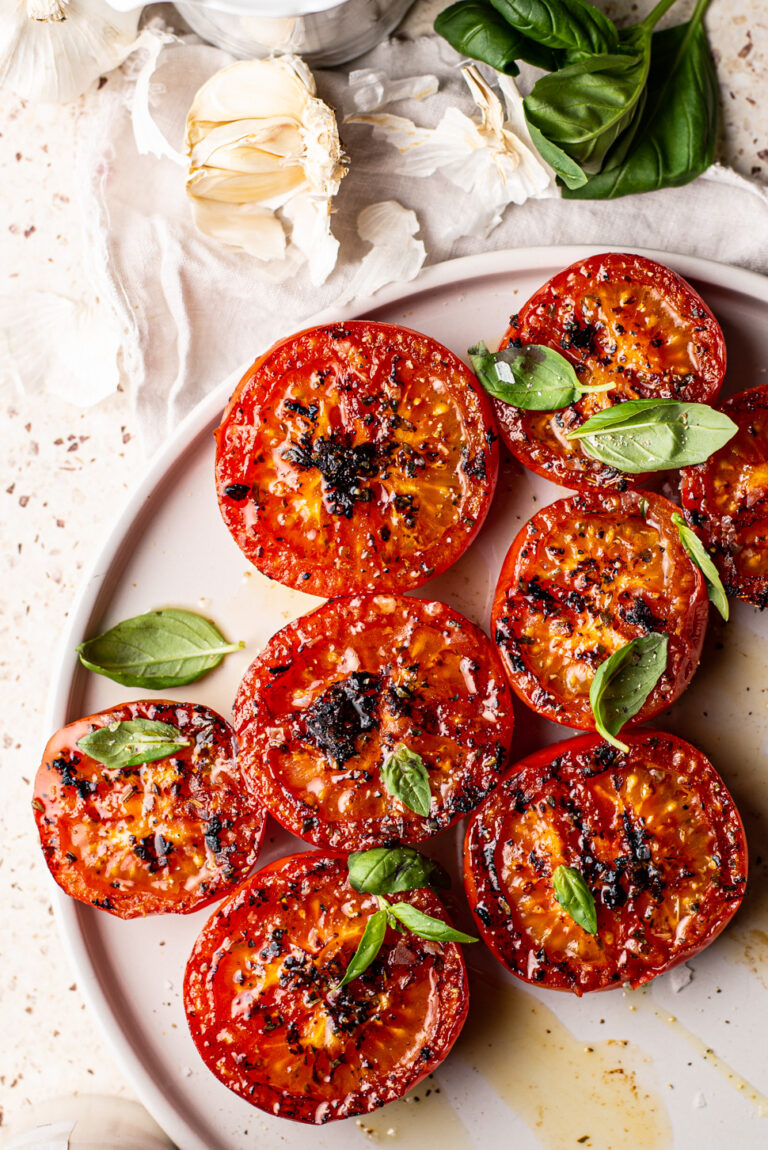 Gegrilde knoflooktomaten